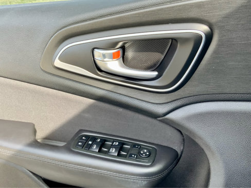 Used 2015 Chrysler 200 Limited w/ Convenience Group image 53