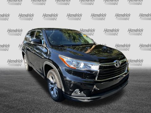 Used 2015 Toyota Highlander LE image 2