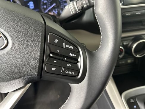 Used 2022 Hyundai Venue SEL w/ Cargo Package image 16