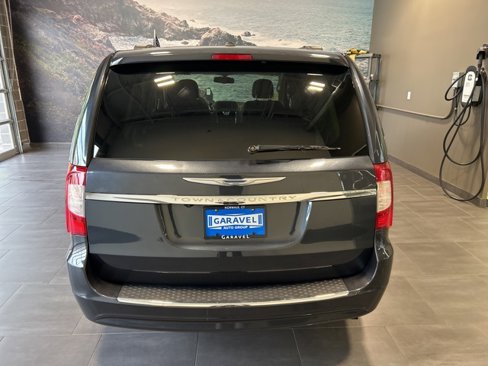 Used 2014 Chrysler Town & Country Touring image 33