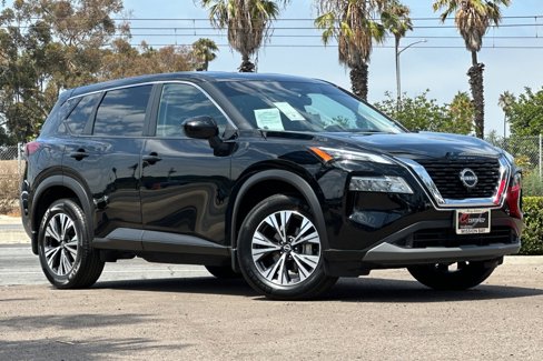 Used 2023 Nissan Rogue SV image 2