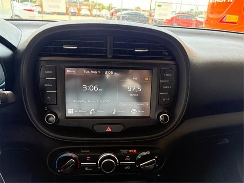 Used 2024 Kia Soul LX w/ LX Technology Package image 12
