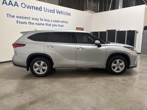 Used 2021 Toyota Highlander LE image 7