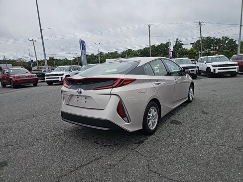 Used 2017 Toyota Prius Prime Premium image 5