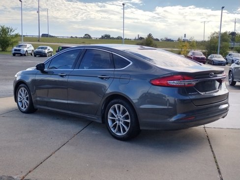 Used 2017 Ford Fusion SE w/ Fusion SE Technology Package image 15