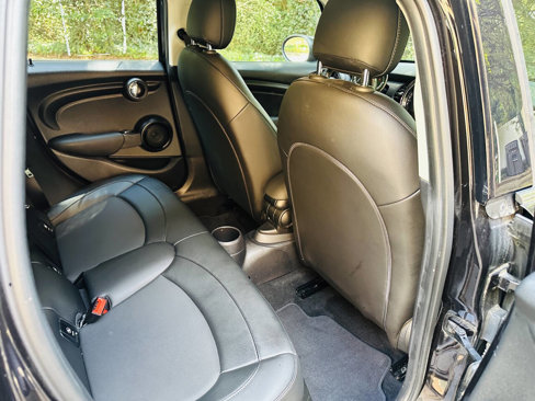 Used 2022 MINI Cooper 4-Door Hardtop w/ Storage Package image 17