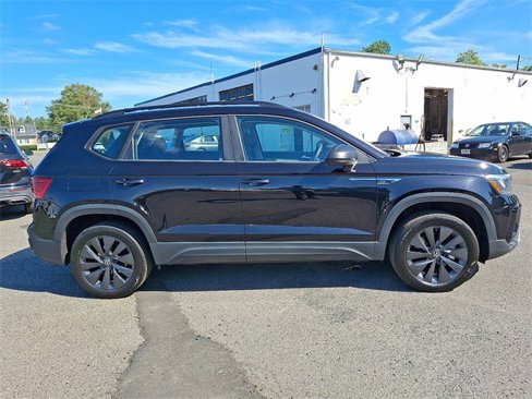 Used 2023 Volkswagen Taos S image 7