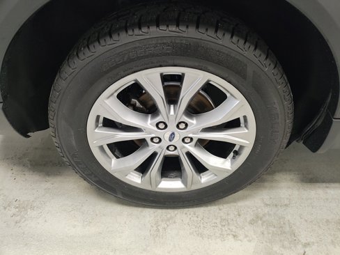 Used 2023 Ford Explorer XLT w/ Equipment Group 202A image 3