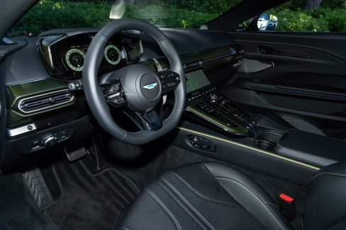 Used 2025 Aston Martin V8 Vantage Coupe image 14