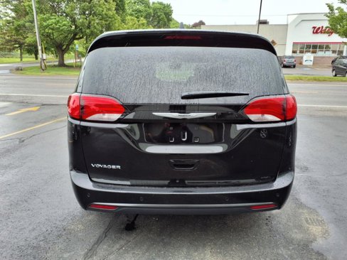 New 2025 Chrysler Voyager LX image 6