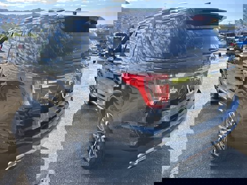 Used 2017 Ford Explorer Platinum image 6
