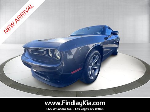Used 2018 Dodge Challenger SXT image 1