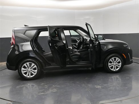Used 2023 Kia Soul LX image 32