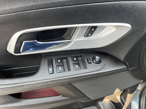 Used 2017 Chevrolet Equinox LT image 18