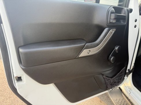 Used 2015 Jeep Wrangler Unlimited Sport w/ Connectivity Group image 9
