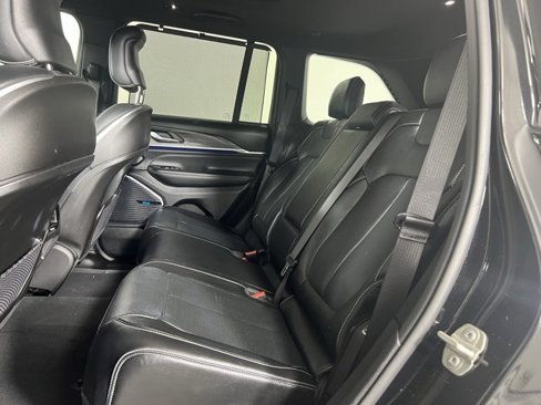Used 2023 Jeep Grand Cherokee Overland w/ Luxury Tech Group IV image 21