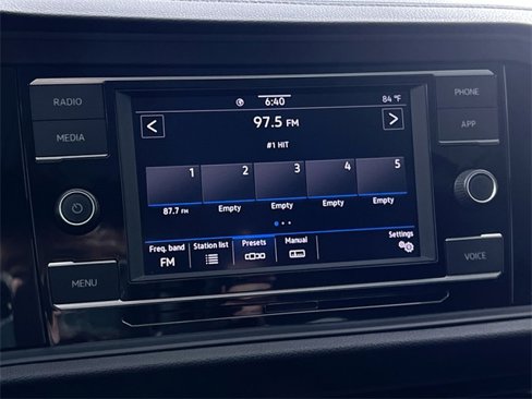 Used 2024 Volkswagen Jetta SE w/ Panoramic Sunroof Package image 16