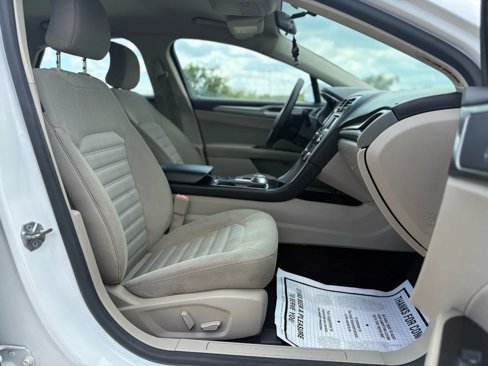 Used 2017 Ford Fusion SE image 11