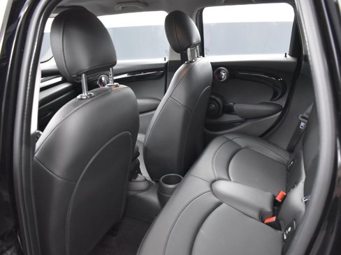 Used 2019 MINI Cooper 4-Door Hardtop w/ Premium Package image 24