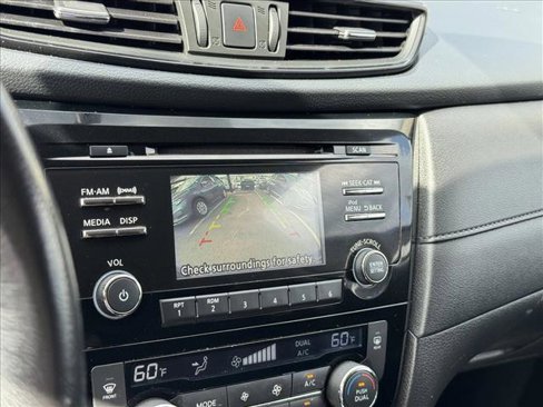 Used 2017 Nissan Rogue SV image 14