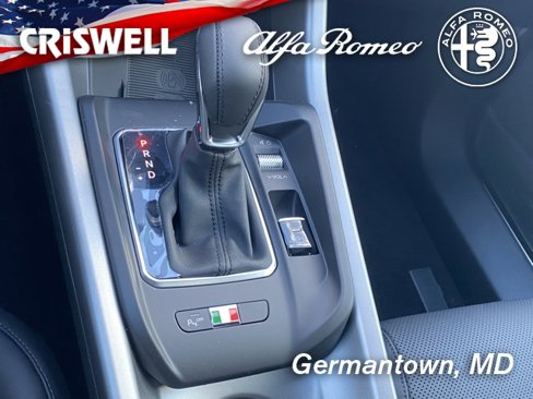 New 2025 Alfa Romeo Tonale w/ Premium Package image 31