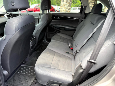 Used 2017 Kia Sorento L image 12