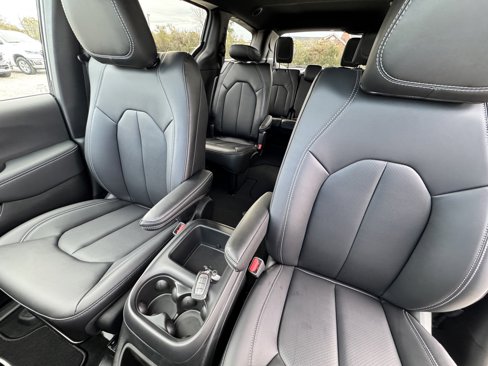 New 2025 Chrysler Voyager LX image 10