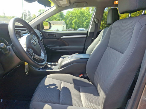 Used 2017 Toyota Highlander LE image 12