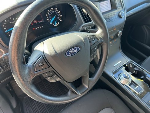 Used 2019 Ford Edge SE image 9