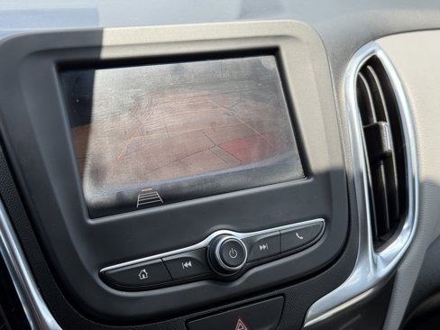 Used 2021 Chevrolet Equinox LS w/ LS Convenience Package image 27