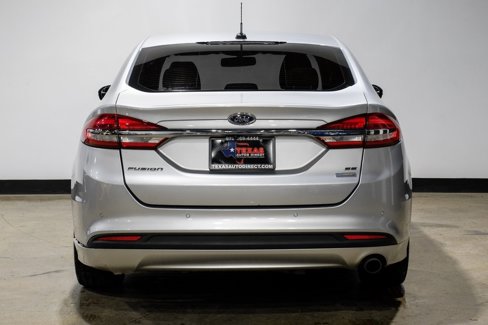 Used 2017 Ford Fusion SE w/ Fusion SE Technology Package image 6