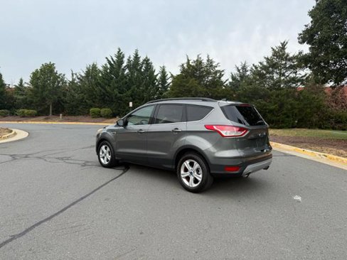Used 2014 Ford Escape SE w/ Equipment Group 201A image 3