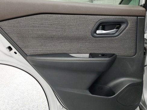Used 2023 Nissan Rogue SV image 8