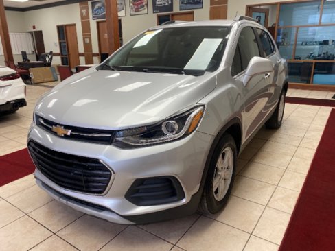 Used 2020 Chevrolet Trax LT w/ LT Convenience Package image 1