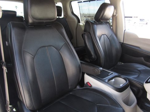 Used 2020 Chrysler Pacifica Limited image 11