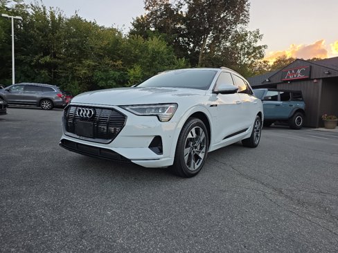 Used 2021 Audi e-tron Premium w/ Convenience Plus Package image 3
