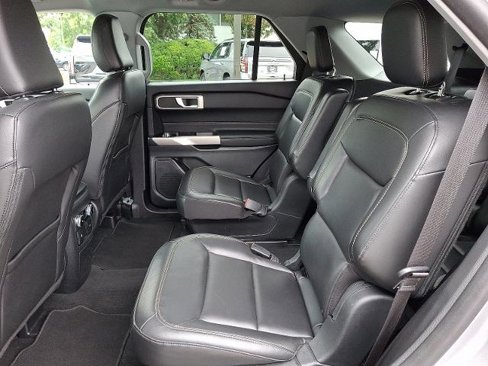 Certified 2022 Ford Explorer XLT w/ Equipment Group 202A image 10