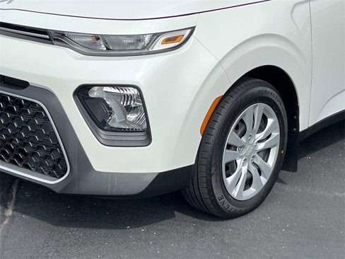 Used 2022 Kia Soul LX image 8