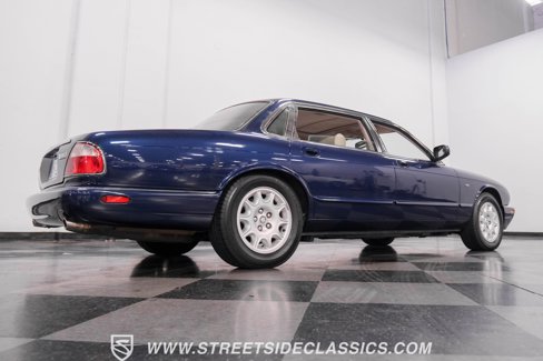Used 1999 Jaguar XJ8 image 25