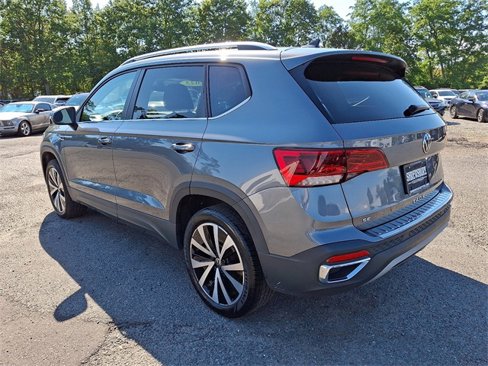 Used 2023 Volkswagen Taos SE image 4