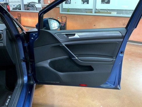 Used 2019 Volkswagen Golf SE w/ Driver Assistance Package image 16