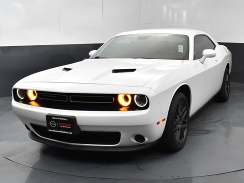 Used 2020 Dodge Challenger SXT image 3