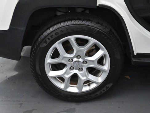 Used 2016 Jeep Renegade Latitude w/ Cold Weather Group image 34