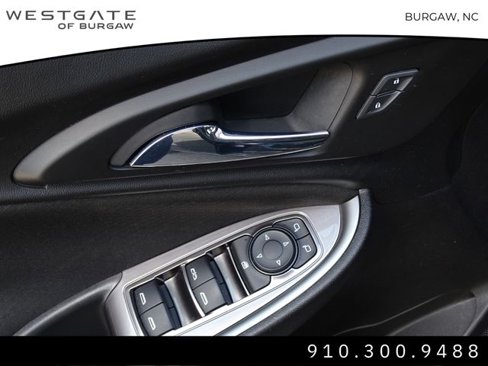 Used 2022 Chevrolet Malibu LT image 19