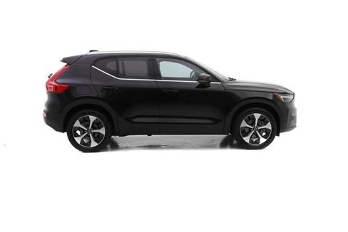 Certified 2025 Volvo XC40 B5 Core w/ Protection Package Premier image 4
