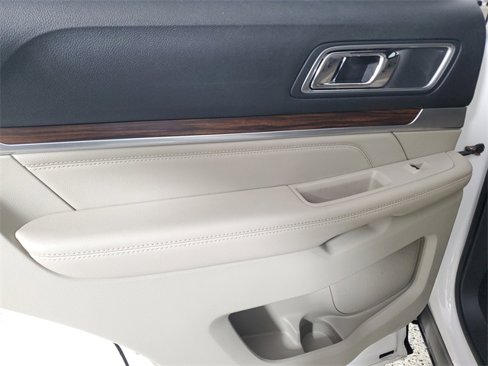 Used 2018 Ford Explorer Limited w/ Equipment Group 301A image 9