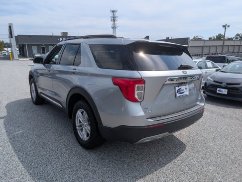 Certified 2022 Ford Explorer XLT w/ Equipment Group 202A image 5
