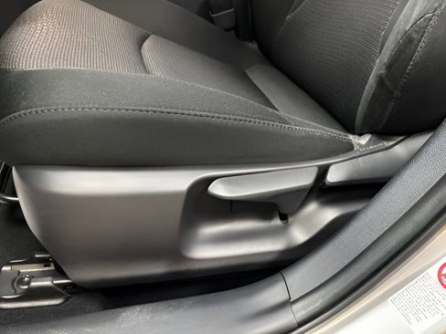 Used 2021 Toyota Prius L Eco image 32