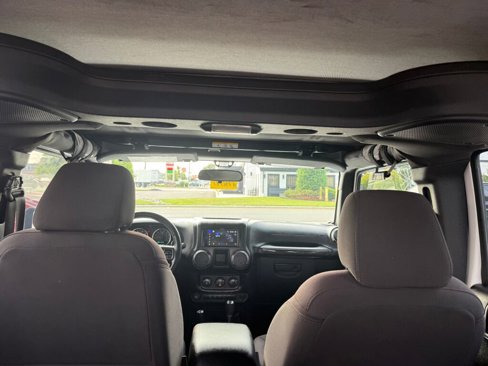 Used 2015 Jeep Wrangler Unlimited Sport w/ Connectivity Group image 30