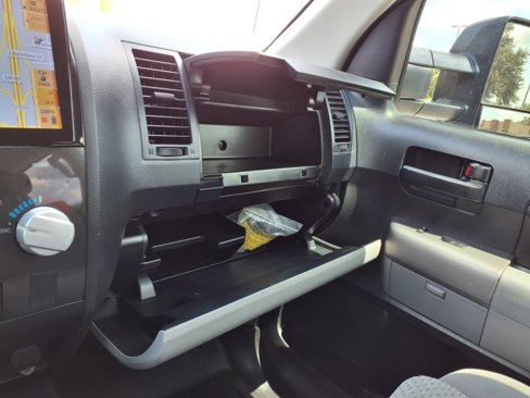 Used 2013 Toyota Tundra 4x4 CrewMax image 32